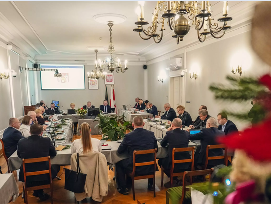 Budżet Polkowic na 2026 rok przyjęty. Więcej połączeń z Lubinem i inwestycje drogowe, ale mieszkańcy czekają na wyraźniejszy impuls rozwojowy