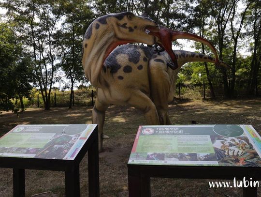 Dinozaury w zoo odświeżone. Dyrektor apeluje do rodziców