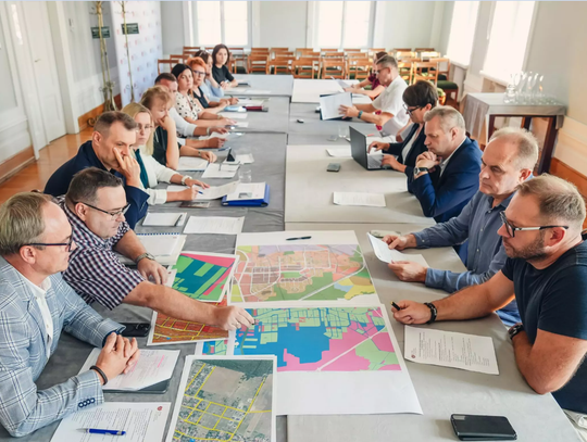 Emilian. Od polityki po spółki i zespoły burmistrza... Emilian. Od polityki po spółki i zespoły burmistrza...