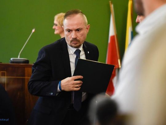 Obcy parkują w centrum... Obcy parkują w centrum...