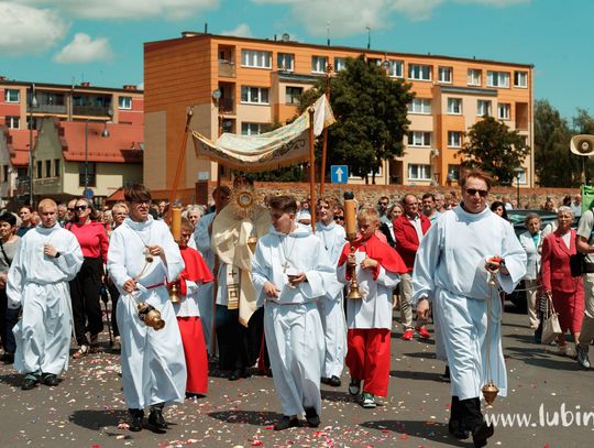 Procesje na ulicach. Boże Ciało w Lubinie