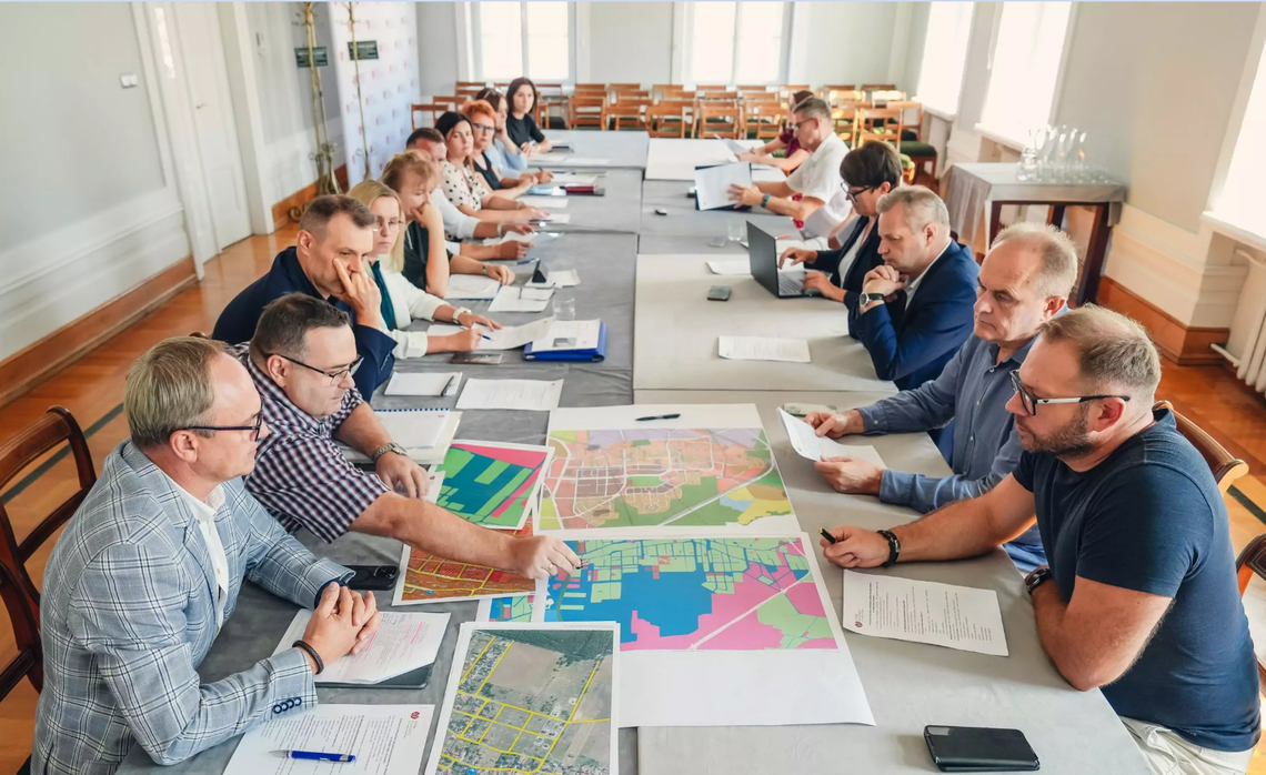 Emilian. Od polityki po spółki i zespoły burmistrza... Emilian. Od polityki po spółki i zespoły burmistrza...