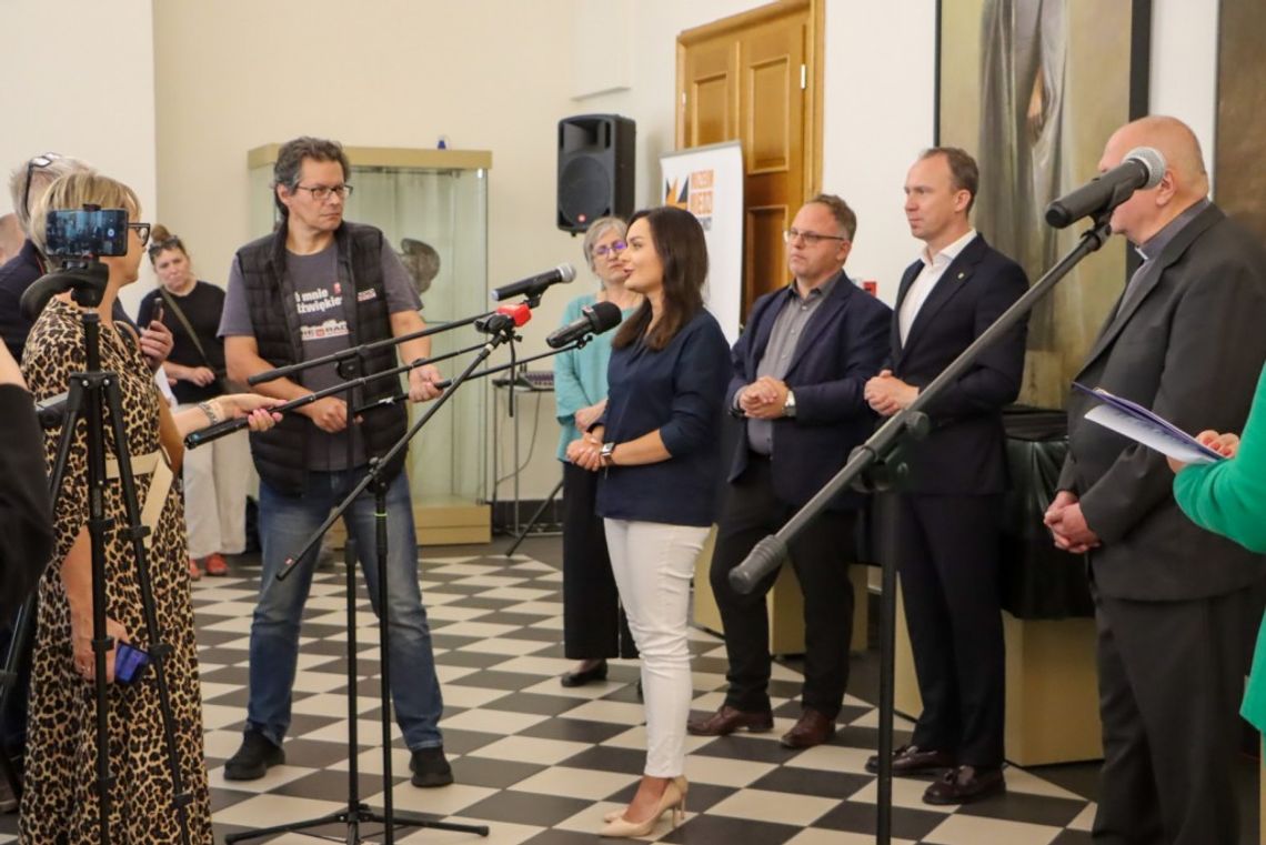 Najstarsza kapsuła czasu jest w Legnicy. Poznaliśmy jakie skarby kryła