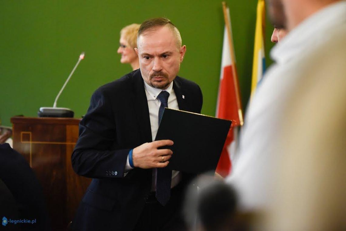 Obcy parkują w centrum... Obcy parkują w centrum...