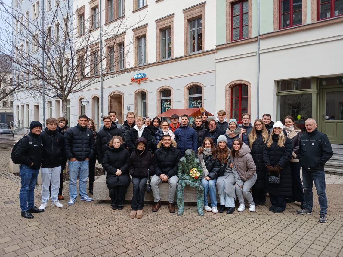 Praca w Miejscu Pamięci. Wolontariusze VW spotkali się w Chemnitz Praca w Miejscu Pamięci. Wolontariusze VW spotkali się w Chemnitz