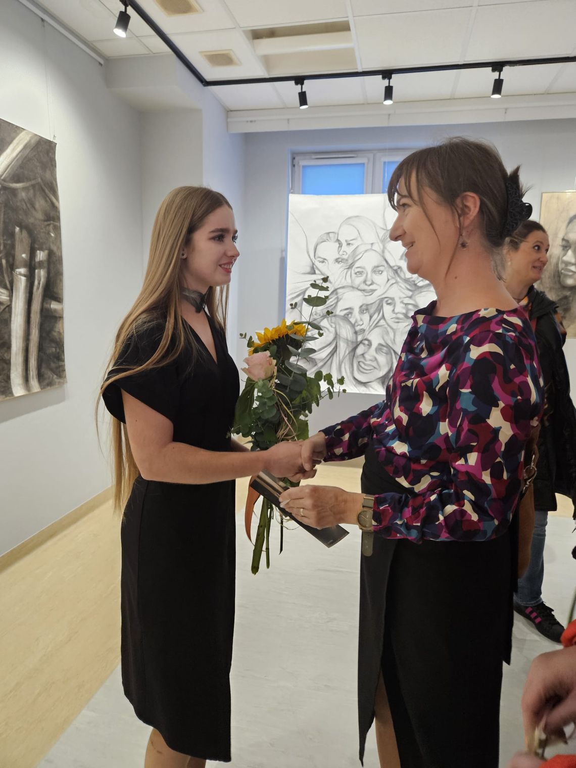 „Symbioza” Karoliny Ostrowskiej – sztuka w harmonii z naturą „Symbioza” Karoliny Ostrowskiej – sztuka w harmonii z naturą